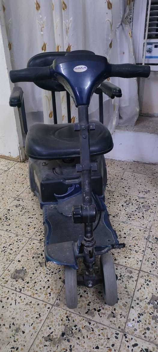 عندي هذه سكوتر تفيد كبار سن وذوي الاعاقة والأطفال بيش يفيدك اخذها حتى ب 75 الف أبيعها ***********
