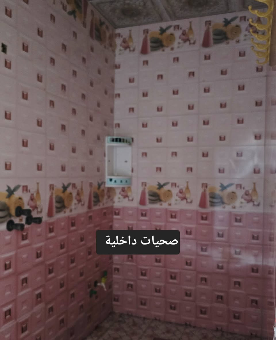 بيت للبيع مساحة ٢٥٠ متر بناء حديث كافة الخدمات ماء كهرباء اناره تبليط مجاري
غرفتين نوم + صالة + مطبخ حار وبارد 
براني + صحيات خارجيه وداخليه 
فضلة مقابيل البيت حديقه خارجية 
السعر 75 
للاتصال ***********
مجمع الغدير ام عباسيات الشافعية
