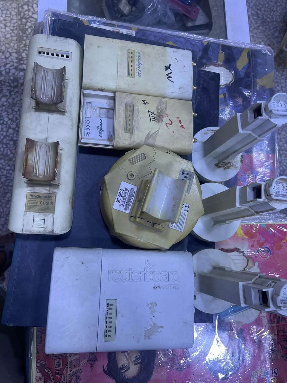 غراض انترنت للبيع واذا كلهن بعد احسن السعر مناسب كلهن شغالات وعالفحص فقط الايت بيم فيدرات خمسه يرستن لوحدهن والبور سبلاي واحد ميشتغل واحد يشتغل بس الفان ميشتغل يعني ابيع عاطل
