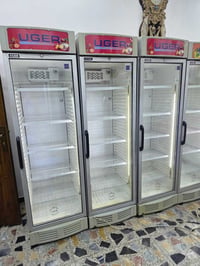 عارضات للبيع عدد 6 اخوات نفس الشكل والون نضافة 95/100 ماداخلات تصليح ت...