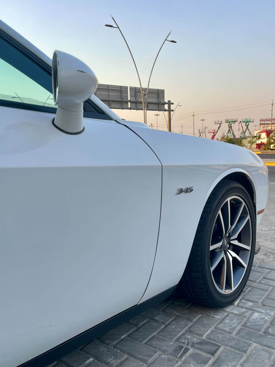� للبيع دوج تشالنجر R/T HEMI موديل 
 موديل : 2023

🤍 اللون: أبيض
🏎️ المكينة: HEMI 5.7 R/T
📍 الرقم: بصرة
🛣️ الممشى: 43 ألف كم
⭐ Last Call اخر اصدار
✨ مواصفات وسط معروفة 

السيارة نظيفة ومرتبة وجاهزة على وضع الشركة، حادثها دعامية أمامية فقط و كصة البنيد صبغ مع بارد مكانين صغار، والسيارة ما بيها نقص.

⚠️ صور الحادث مرفقة بالمنشور

💰 السعر: 225$ قابل للتفاوض للجادين

📍 السيارة بالبصرة
☎️ *********** : للاستفسار والمعاينة
