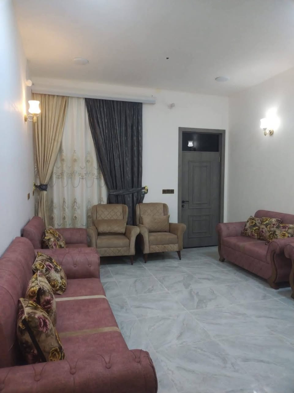 🔥مشتمل 150 متر للبيع في الفلوجة ⚡

📍 حي الضباط الرابعه 🏠

✨ تفاصيل العقار :
🔹طابق واحد بناء طابوك حديث غرفة نوم وملحقاته. 
🔹 المساحة: 150متر وجه 7.5 ونزال 20 .
🔹 السند: طابو صرف (ملك) بأسم شخص واحد. 

📌 مميزات الموقع:
✔ الخدمات متوفره/ماء + كهرباء + مدارس قريبة. 
✔ منطقة هادئة من ناحية سكن 
✔️موقع ممتاز ومرغوب جداً 

💰 السعر: 125 مليون وبي مجال. 💵

📞 للتواصل والاستفسار
***********
