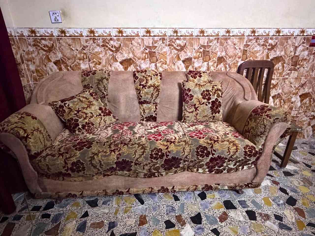 غراض بيت مستعمله للبيع
تخم ٩ نفرات 
تخم ٨ نفرات 
ميز طعام خشب صاج النوعيه القديمه القوي وياه ٤ كراسي 
كاونتر اللمنيوم 
المكان بغداد - الشعب 
***********
