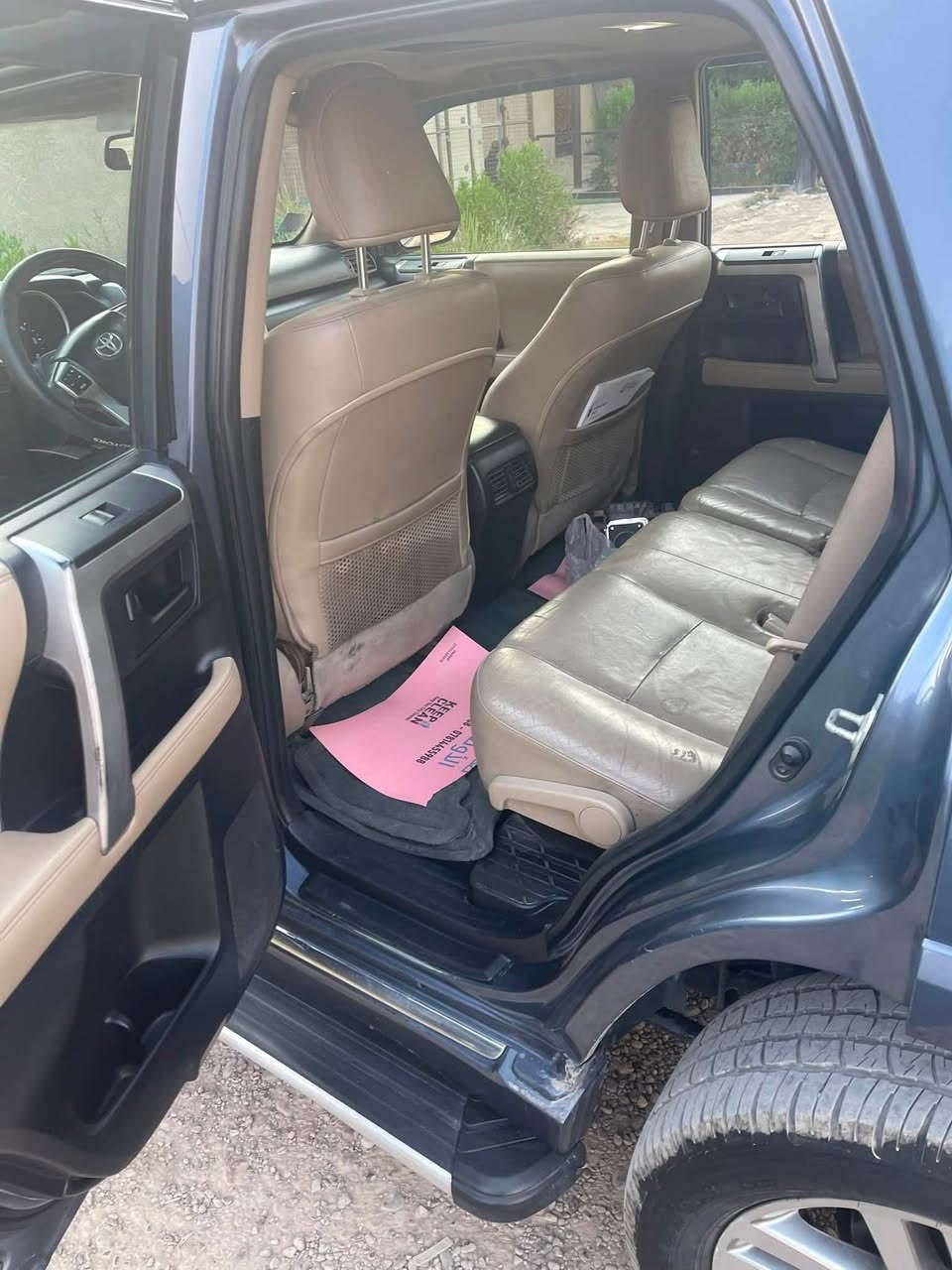 � للبيع تويوتا 4Runner

🔹 الموديل: 2013لمتددToyota 4Runner
🔹 اللون: كحلي
🔹 الحالة: نظيفة ومستخدمة
🔹 السيارة واضحة بالصور من الأمام والخلف
🔹 صالون نظيف ومرتب
🔹 السيارة جاهزة للفحص والمعاينة
فحص جديد وهزه جديد باسمي 
السونار مرفق مع الصور +صور الحادث ماعندي +عندي تقرير بل سياره من امريكا واذا تريد تسوي سونار هم عادي 

📍 الموقع: بغداد
💰 السعر: [١٦٠$]
📞 للاستفسار: [***********]
