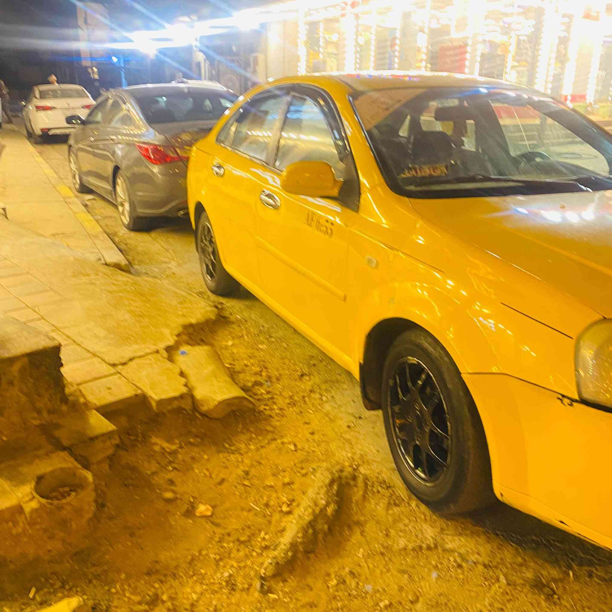 اوبترا 2007 محرك 1600 لا تنقيص ولا تبخير صدر جديد تبريد ثلج رقم نجف مشروع وطني السياره بأسمي تحويل مباشر وبكل مكان تكدر تحول  مصفره هيئه وغرامات مكان السياره الفلوجه سعرها 50  وبيها مجال حك الجيه ///***********
