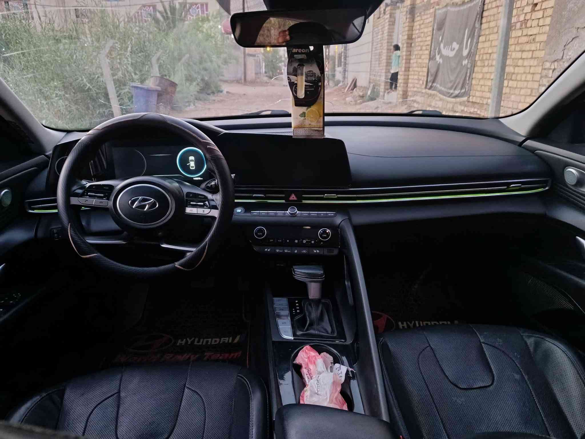 السلام عليكم للبيع هونداي النترا موديل 2021وارد كوري مكينه 2000دوش سياره فول مواصفات عدى الفتحه مواصفاته مالت vip جميع المواصفات لي بالك بيه عدى الفتحه ماشية 140الف كيلو متر حقيقي 
مواصفاته /
بصمه +بصمه أبواب 
تشغيل عن بعد 
مري شفط 
شاشه متصله كبيره معه الدشبول 
ثلاث وضعيات قياده واناره داخليه معه وضعيه القايده متغيره ألون 
خزن ميموري كشنات كهرباء 
كامرات محيطيه  
خريطه جيبيأس +سخان كشنات +تبريد كشنات 
السياره بيه مواصفات هواي كلش  فول vip عدى الفتحه 
السياره رقم مثنى معوقين راعيه موجود وكاله منه عندي مابقاله وتصير حره شي قليل 
السياره بيه بنيد وجاملغ وشويه من باب صدر بدون دواخل ابد وجاملغ خلفي بي صبغ بس سياره بدون دواخل 
مكانه الديوانيه للاستفسار الاتصال على رقم ***********  سعره ب 125وبيه مجال بسيط
