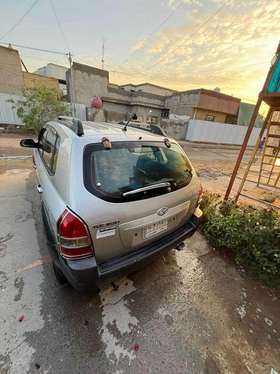 توسان ٢٠٠٩ معمرة جديد 
بيها صبغ صفحة بالخارج جمالية گير ومحرك وصدر جديد
 
السعر على خاص 

تواصل على رقم ***********
