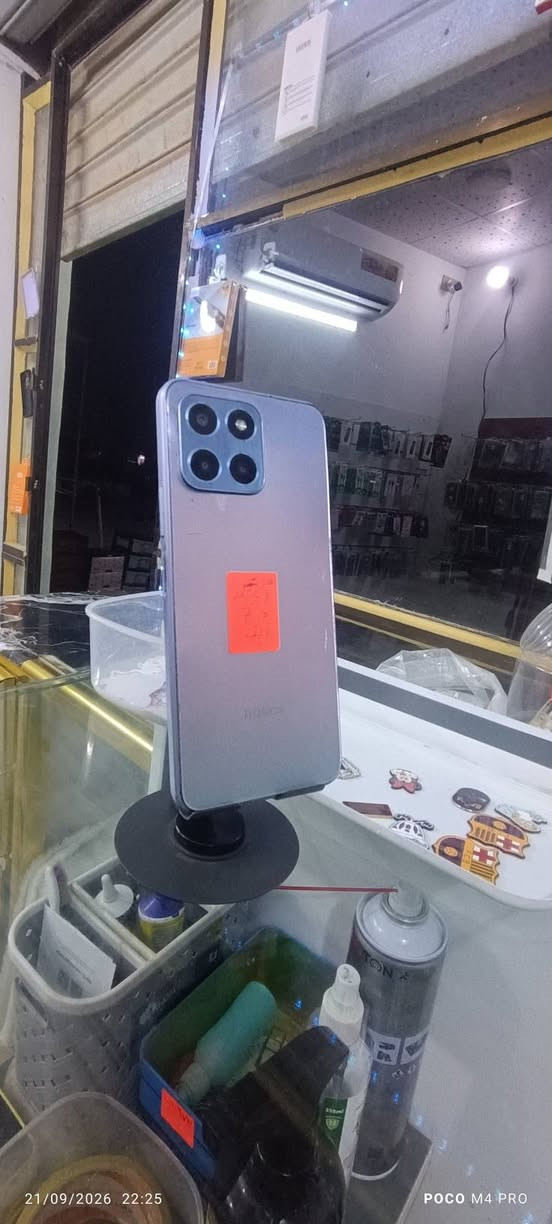 هونر X6  ذكراته 128 عشوائيه 4 بطاريته  5000  مبدل شاشه وكاله الاصليه بيها فطر صغير ممثر ع لمس اضمن لك لا تعليك ولا تمشر بالمس صوت اتصال كله شغال سعره  75 بي مجال ***********

نص مكتوب في الصور:
- 21/09/2026 22:25 POCO M4 PRO
- حول الهاتف اسم الجهاز HONOR X6 الموديل VNE-LX2 رقم الإصدار 8.0.0.214(C185E4R2P2) إصدار MagicOS 8.0 إصدار الأندرويد 14 IMEI 865295067213033 865295067913038 المعالج المركزي MediaTek Helio G25 ذاكرة الوصول العشوائي ٤,٠ غ.ب وحدة التخزين الداخلية المساحة الفارغة ١٠٨,٠٣ غ.ب الإجمالي ١٢٨ غ.ب دقة الشاشة ٧٢٠ × ١٦٠٠ تحديث نظام متجر Play ١ أيار، ٢٠٢٤ تحديث الأندرويد الأمني ١ آب، ٢٠٢٦