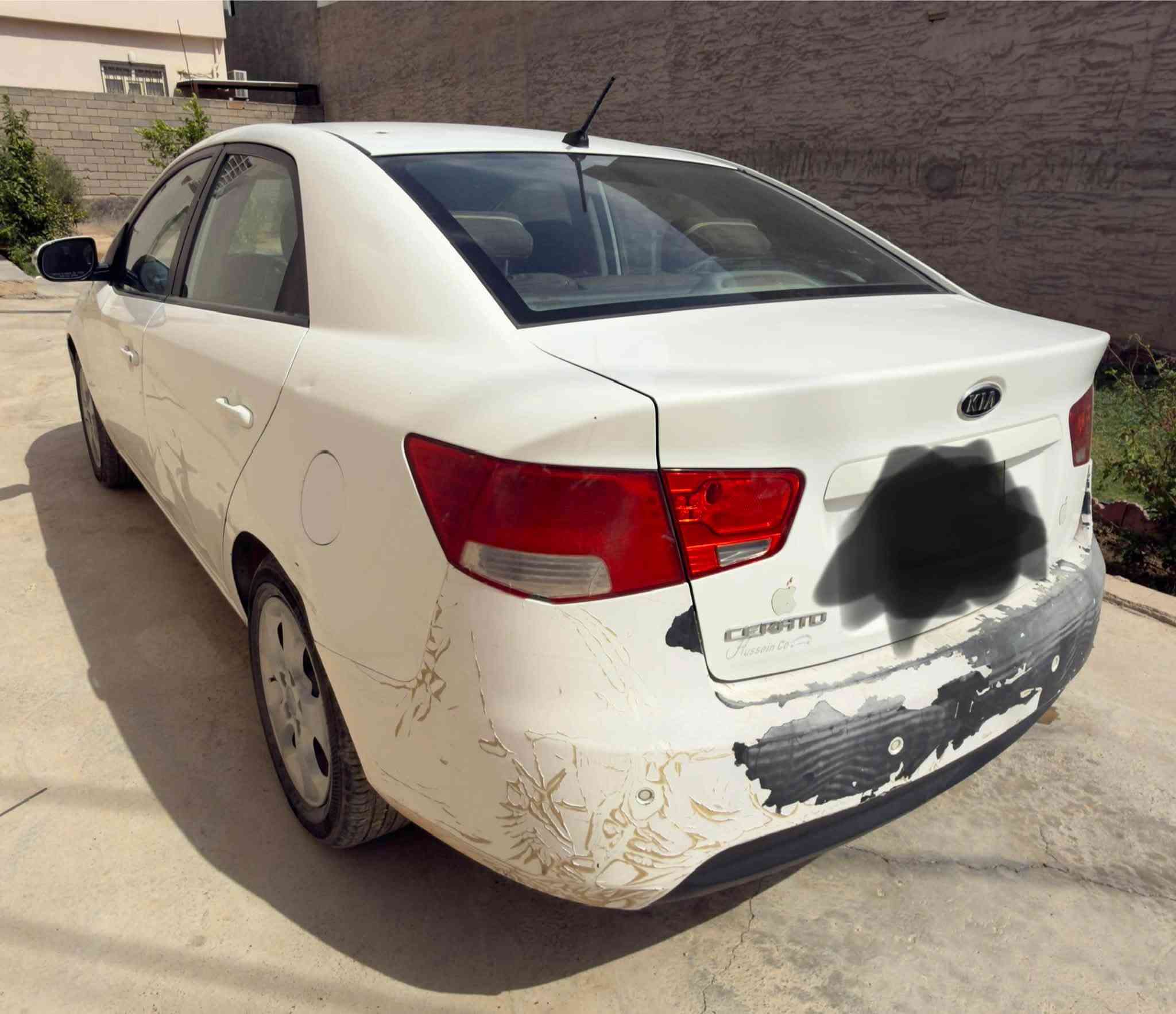 السلام عليكم سيارة سيراتو خليجي موديل ١١ كلين بدون صبغ بدون تبديل شرط بيها رصعات وشخطات ممصلحهن  تخم تاير كير محرك بلاديات تبريد شغال اقتصادية بشكل السعر 90 وبيها مجال***********
