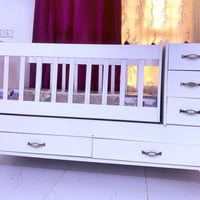 سرير اطفال • عمر ٥ سنين • مستعمل شهر