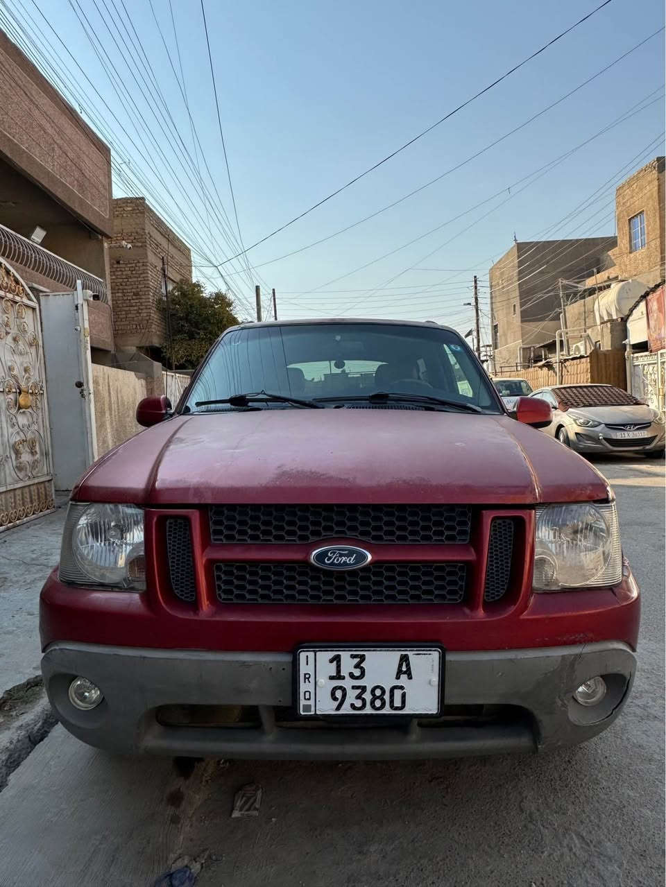 السلام عليكم 
بيع فقط بدون مراوس فورد اكسبلور 2001 للبيع تك باب رقم انگليزي هزة جديدة تحويل مباشر كير ومحرك ياباني 2500 تخم تاير جديد باتري جدية سيارة شغل واطلع محرك بي تبخير بغداد حي اور *********** بغداد, العراق
