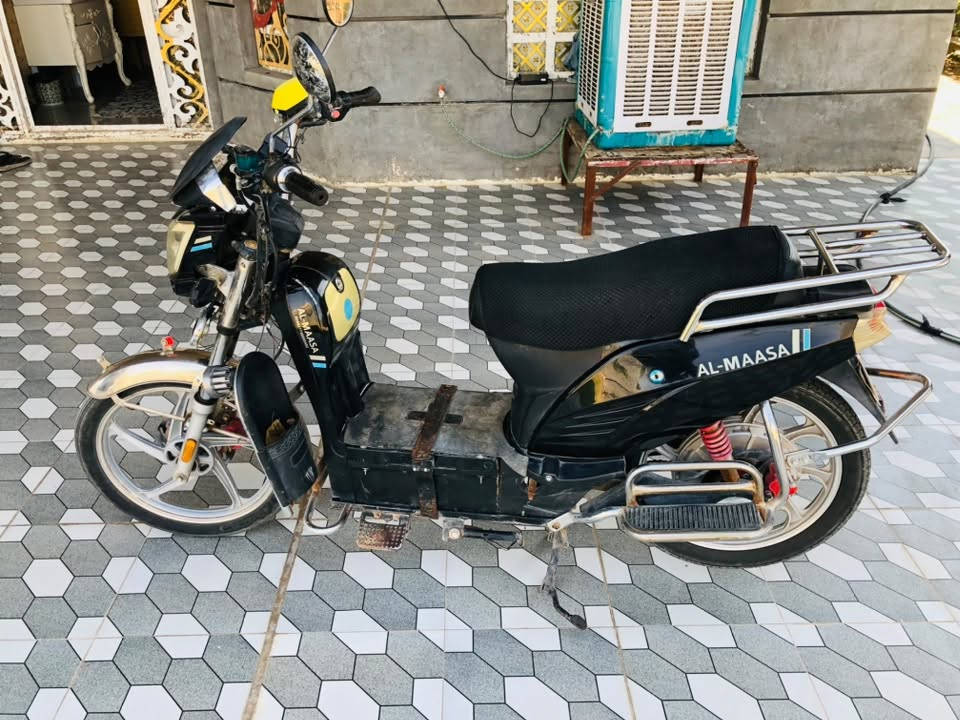 موطور الماسه نضافه مثل ما واضح بل صوره 
كهرباءيات كله شغاله موديل 2024 بطاريات 
عل فحص يقرن 10 ونص المكان الكرمة 
السعر 450 وبي مجال للطيبين 
هاتف ***********
