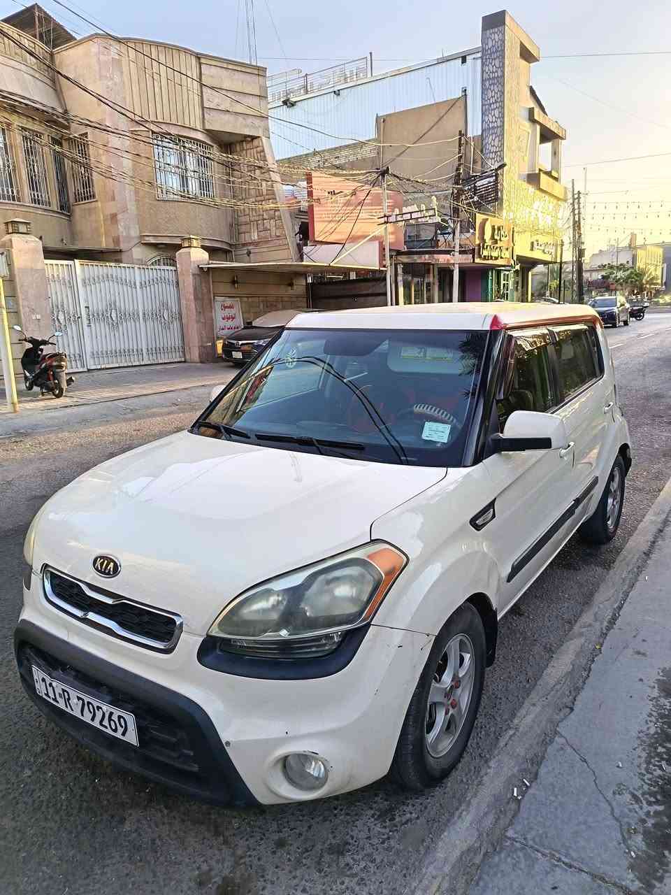 للبيع كيا صول
موديل 2013
رقم بغداد بأسمي
وارد امريكي حادث جاملغ خلفي وباب بيه جاملغ خلفي ونص باب الجهه الثانيه بدون دواخل شاصي لغد مكفولات
 محرك 1600 بلادي
مواصفات
 تحكم جهتين
كشافات
ويل كب
مكان كربلاء حي الحسين السعر 80 وبيه مجال الشراي يتصل ***********
