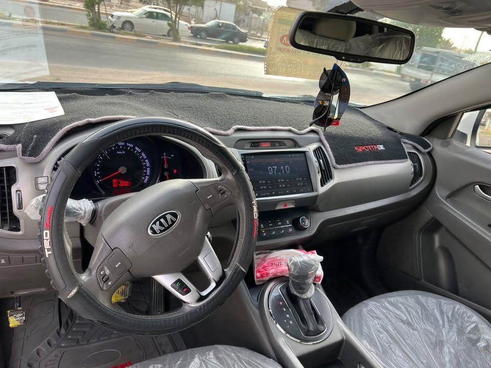 ￼
Sportage خليجية 
2013 كفاله
2400 DOCH 
رقم بغداد 
فور ويل AWD 
الممشى 160 الف
المحرك 2400@ السعر 147   ***********
