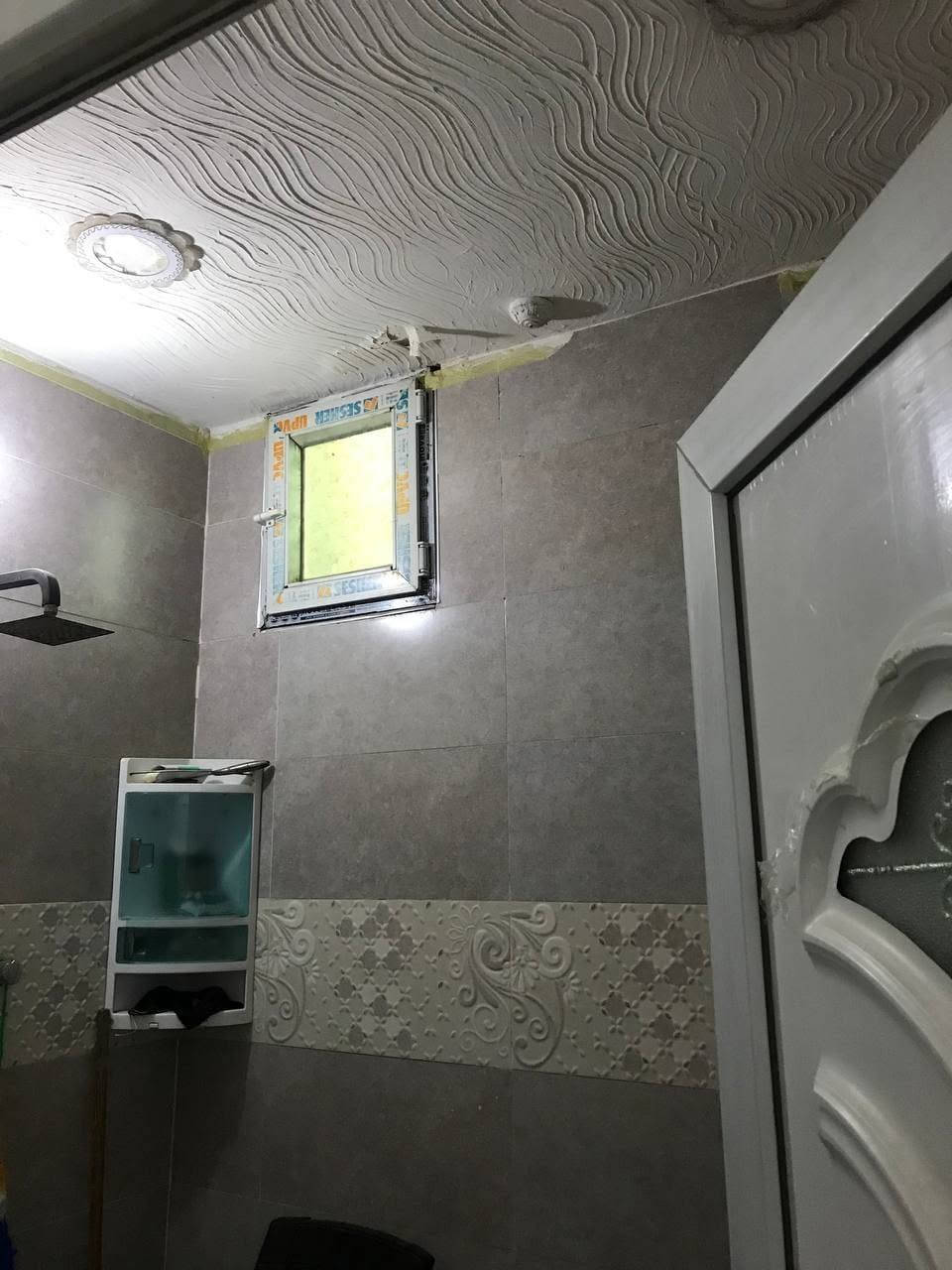 دارللبيع مساحه ثمانين متر واجه اربعه وربع نزال ثنين وعشرين
طابق ارضي غرفه وصاله وحمام ومطبخ وخدمات كامله طابق ثاني غرفتين وسويت كامله 
عنوان الشعب حي الصحه خلف جامع المرقع
واساب ***********اسعد ابوعلي
