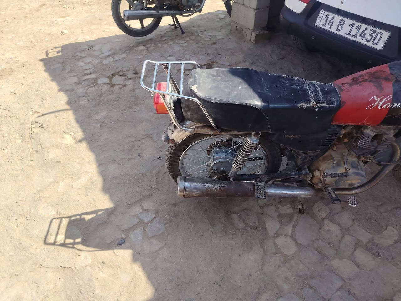 سلام عليكم دراجة للبيع نضيفه كهربائية شغاله سعر 350بيه مجال لشراي ***********
