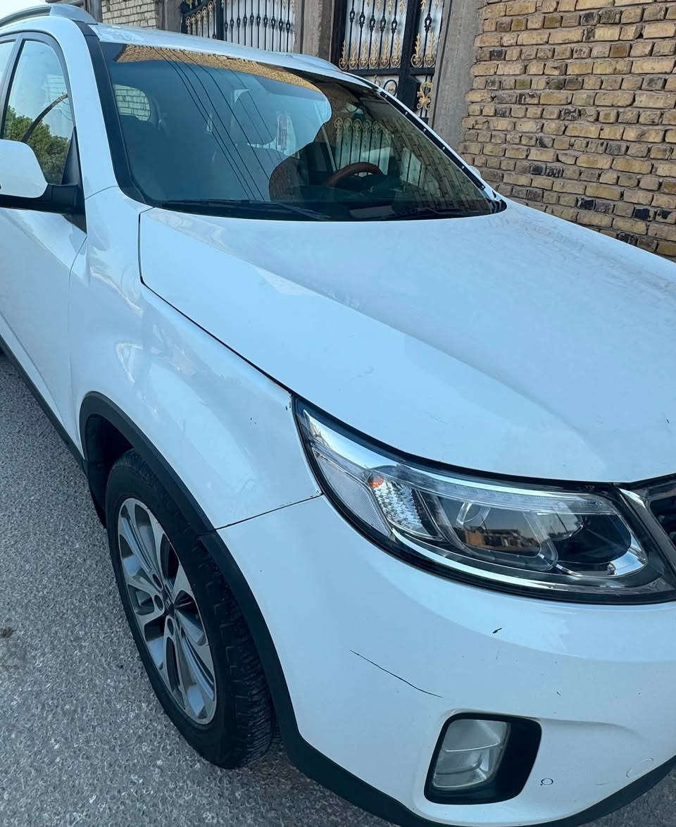 سيارة كيه سورنتو (2015) Kia Sorento خليجي المواصفات ✨:
7 راكب
المحرك =6v
سياره تحكم كهرباء في المرأة الجانبيه 
وكرسي السائق 
بصمه 
كامره خلفيه حساسات 
سيارة نضيفه كلش 

سيارة يوجد فيها فقط ضربه بسيطه في مقدمة البنيد 
ومرجعه عل بارد بدون صبغ حتى 
للاستفسار الرقم: ‭***********‬
