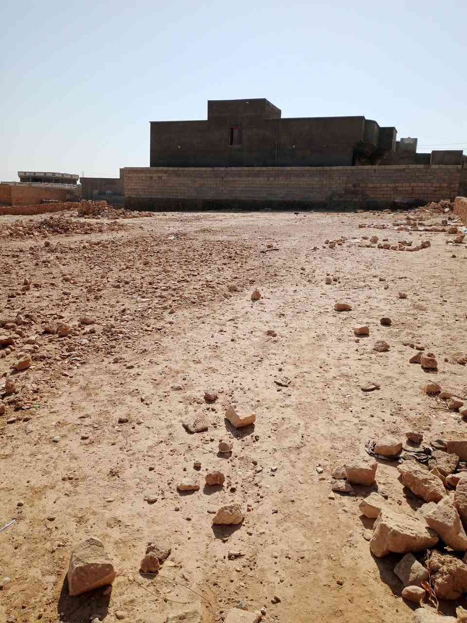 قطعة أرض للبيع المساحه ٨٠٠ متر على شارعين خلف بيت سمير الجغيفي حي الامين الاتصال ***********
