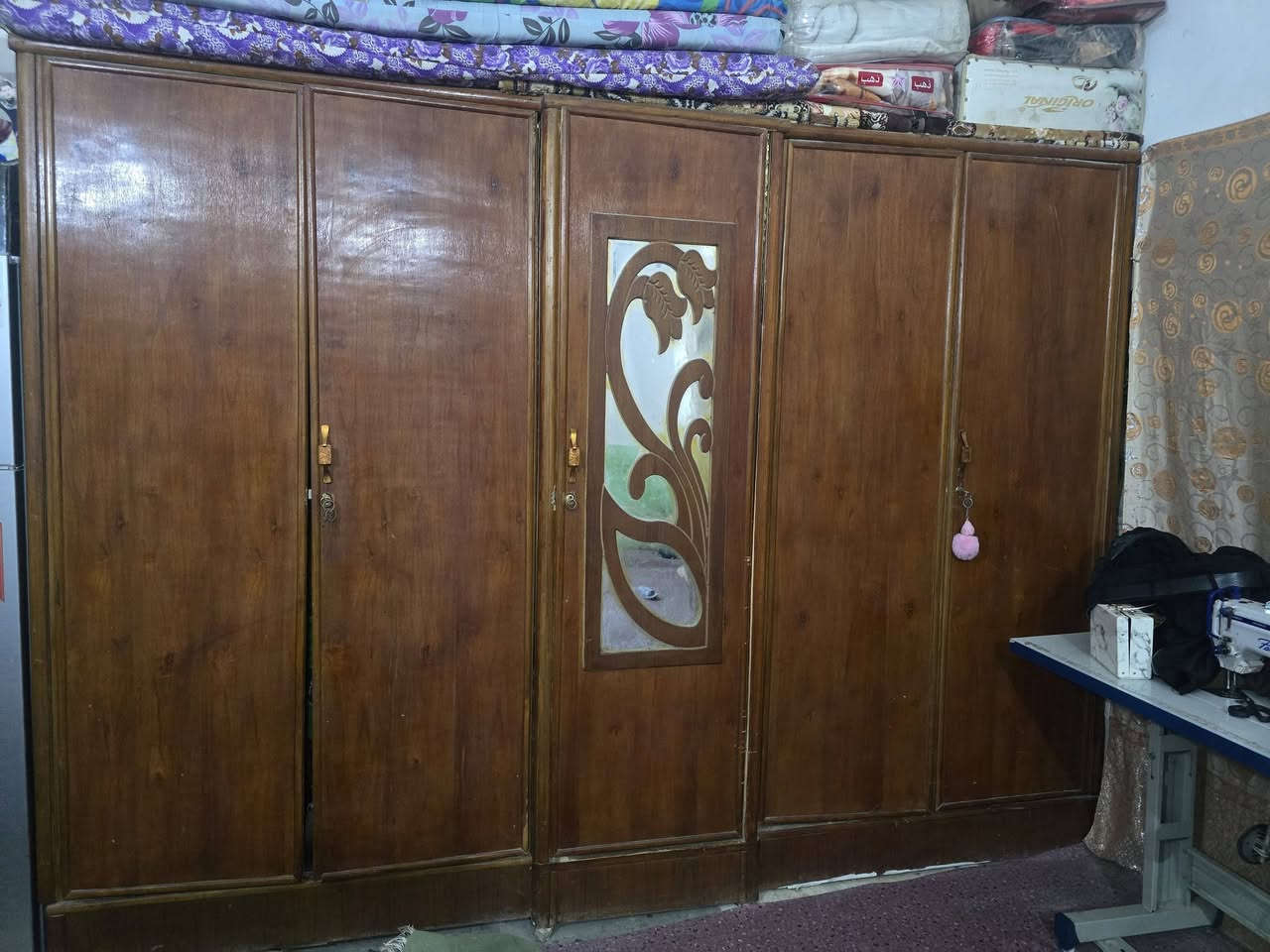 غرفة نضيفة للبيع 5 قطع متوازي على بيعتها 475 للتواصل الاتصال
***********
