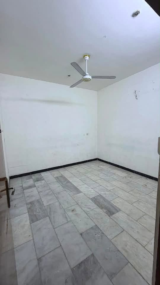 مشتمل ٧٥ متر للايجار ٩٥٠ الف شارع ٢٠ متر شارع الكويتي يحتوي صاله مطبخ خدمات ٣ غرف نوم بيت نضيف جدا للستفسار ☎️ ***********
