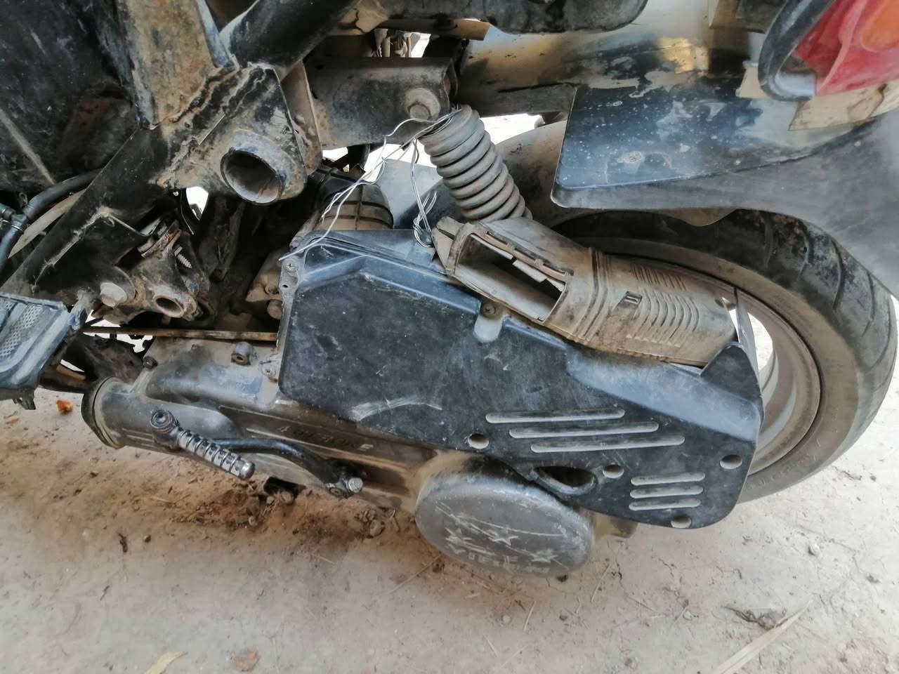 سلام عليكم عندي هاي دراجه سرعه ١٦٠ بيع على واقع حال ردلهه تجفيت سعر ١٠٠ يحب يتفضل خاص دللو مكان ناحيه سلام سراجق
