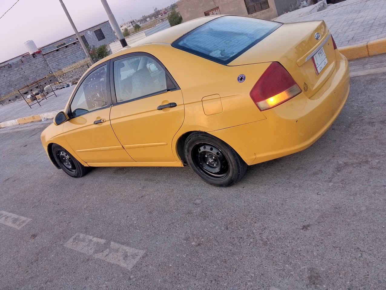 سلام عليكم للبيع كيا سبكترا موديل 9 جاهزه مكينه كير حاويه تبريد ثلج لايت زنون مصفره بيه جاملغ الامامي مكينه 2000 مكاني ديوانيه الحمزه الشرقي السعر 68 وبيه مجال للشراي لاتصال ***********
