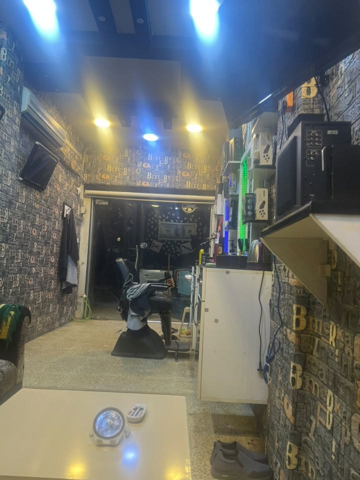 محل حلاقه للبيع مع الموقع السعر 20 ورقه
***********
