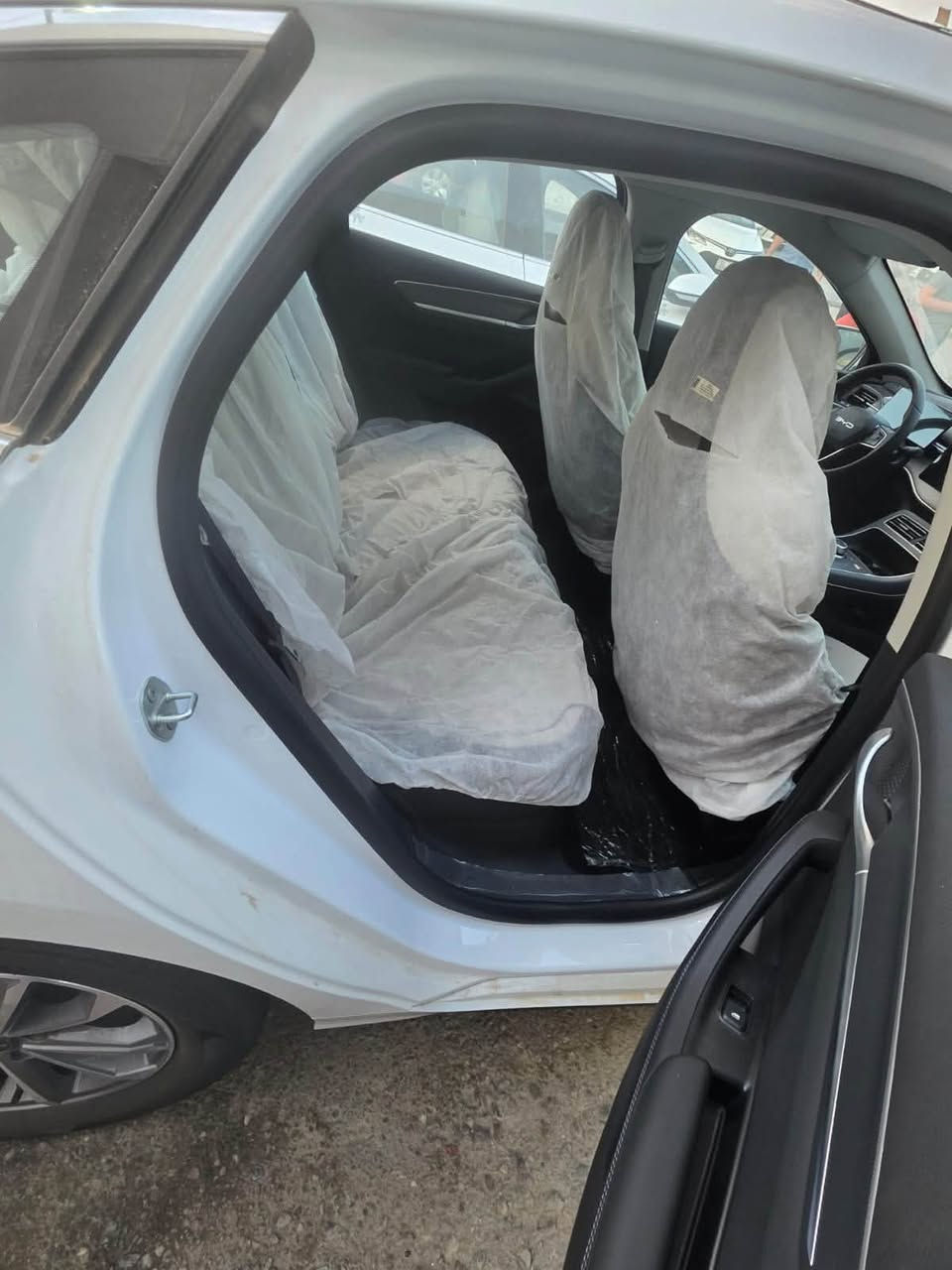 للبيع BYD دسترويل
سنة الصنع : 2025
عداد المسافة الكلي :- زيرو صفر
شاحنه +منفاخ +كارت وكل غراضها جاهزة
بصمه والشاشة الجبيرة الدوارة وكشنات رياضي 
وبقية المواصفات الاساسية المعروفة مرقم بغداد 
السعر :  21.900  مليون 
العنوان :- بغداد حي حطين او معارض البياع معرض الساير الشارع الوسط 
للاستفسار : ***********

