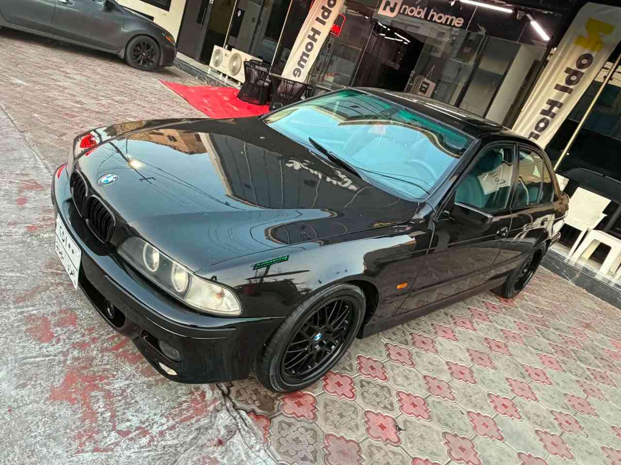 بي ام موديل ١٩٩٦صقر فول مواصفات مكينه ٥٢٨كيرو مكينه و تحويل و بناو كردن به شه رتي هه موو شتيك ديفروشم صبغ عامه لو جواني هيج ليدراويكي نيه سعري ٦٧ ورقه و مجال له هه وليرم *********** أربيل, العراق
