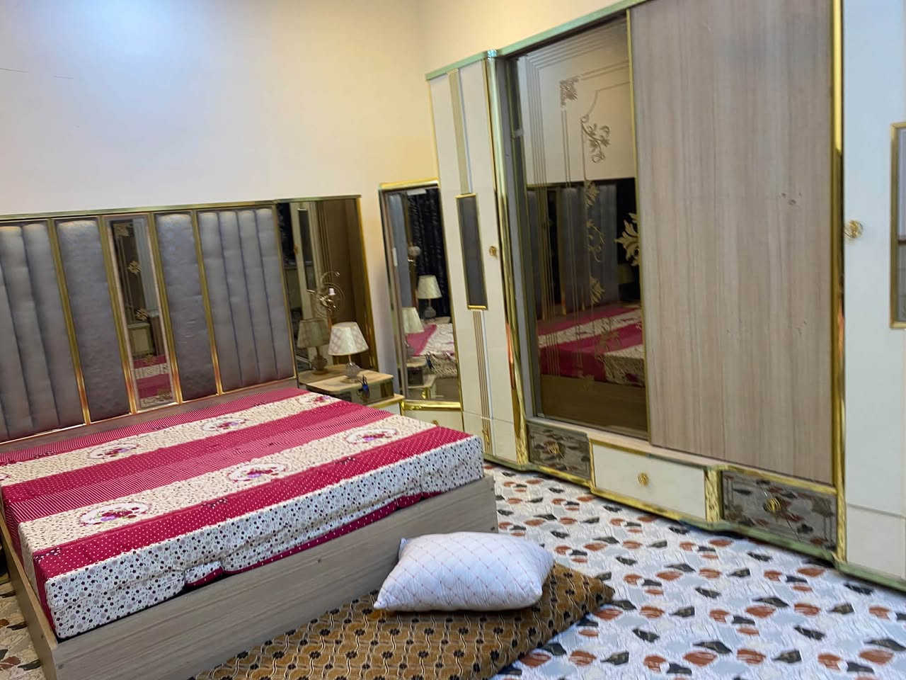 غرفة تركي 11 قطعه للبيع
بيها نقص جامتين  فلوجه
