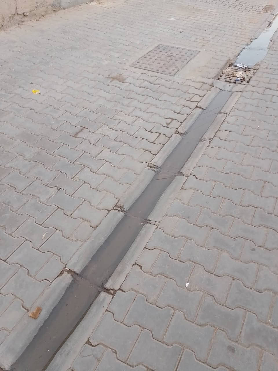 بيت للبيع المساحه 100متر طابو زراعي صرف
طابقين
يحتوي على حوش بمساحه كبيره
ويحتوي على استقبال وصاله ومطبخ وحمام وغرفه في الطابق الارضي والطابق الثاني يحتوي على غرفه بمساحه كبيره كلش والغرفه الثانيه في الطابق الثاني صاعده عل نص 
البيت عنوانه بغداد نهايه حي اور سبع قصور 
قرب مخبز الروان الي عل شارع 
المنطقه كامل خدمات مي ومجاري وكهرباء والشارع العام تبليط والفرع مقرنص يبعد ثاني بيت عل شارع  وبسعر مناسب والشراي يأمر أمر وميكون خاطره اله طيب
للأستفسار اتصل على هذا الرقم 
***********
