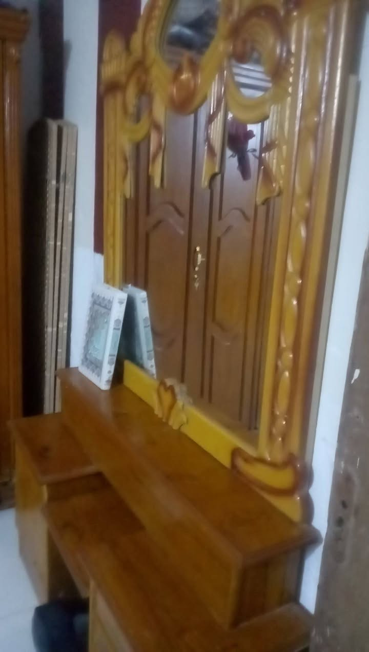 جربايه وميز مرايه نضيفات كلش ***********
٨٠ الف
