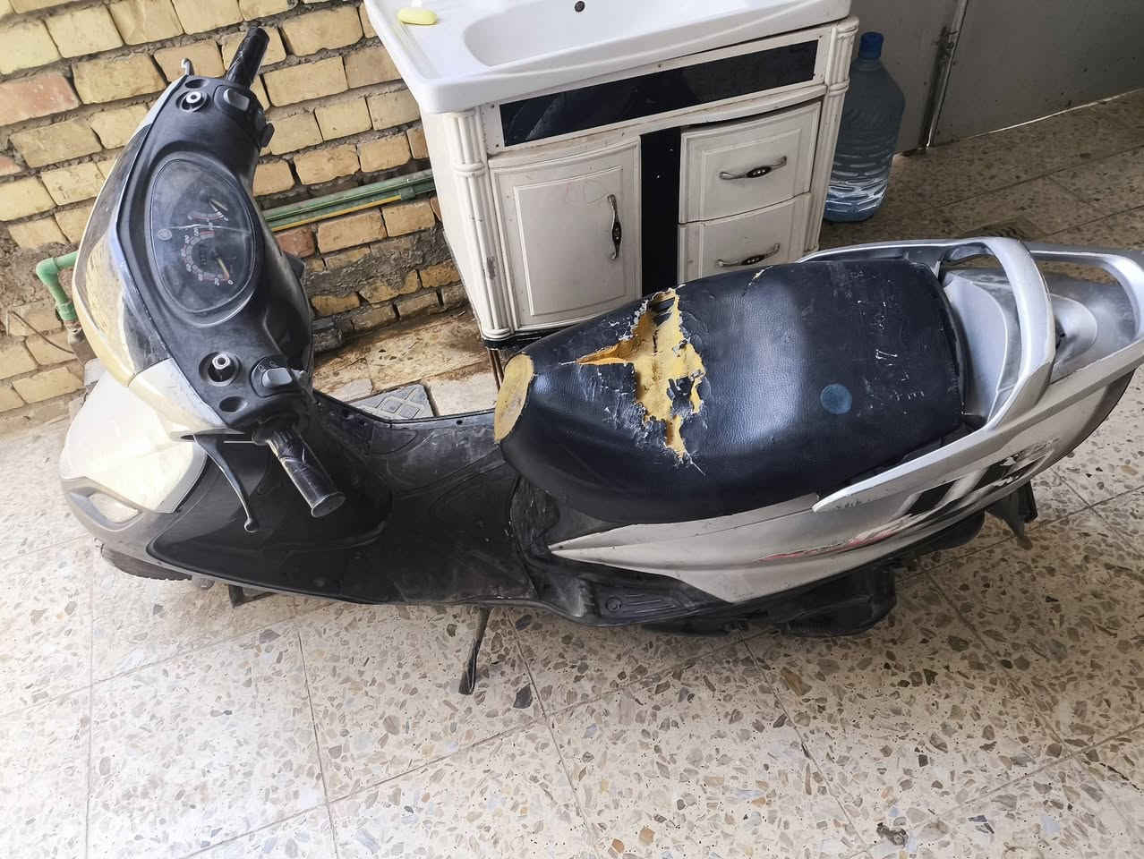 سلام عليكم ماكس 140
دراجه حلوة توديك وتجيبك بريكات 
محرك صار يومين مجفت 
350 قفل
مكفولة من السرقة واكفل المحرك مجفت جديد 
مكاني بغداد سبع قصور ***********
