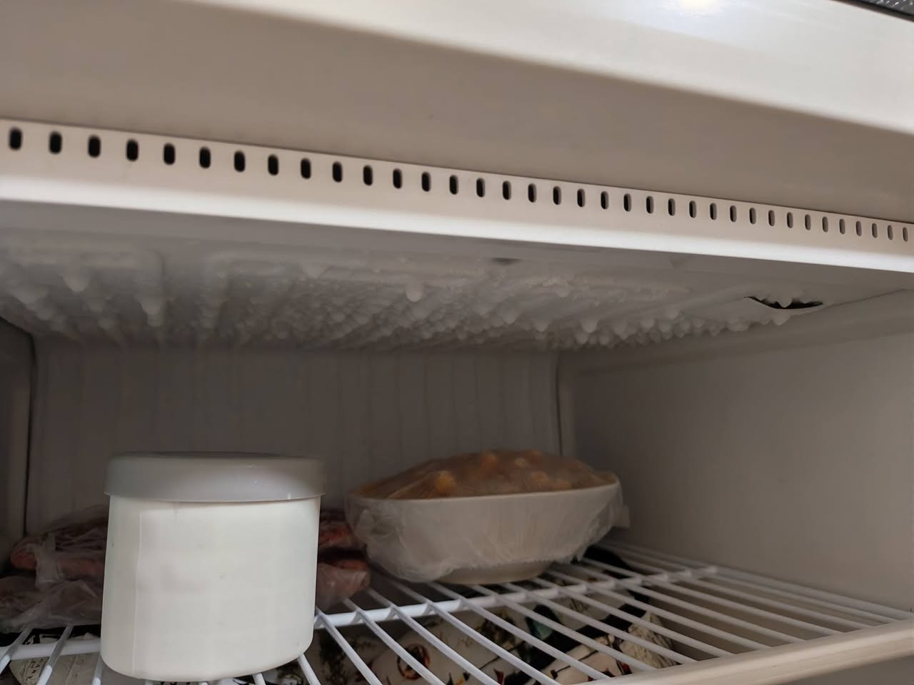 ثلاجة حجم كبير ماركة رويال الرحمن نظافة فول الفول استعمال قليل أطي ابشرط وضمان من كل النواحي كلها على البلاد شركة مارايح مصلح ولا بيها اي خلل ابشرط تجون تاخدونها من البيت شرط التجميد والتبريد استهلاك للكهرباء قليل يسحب امبيرية كلش قليل السعر ٣٣٥ الف مكاني كركوك للاستفسار ***********
