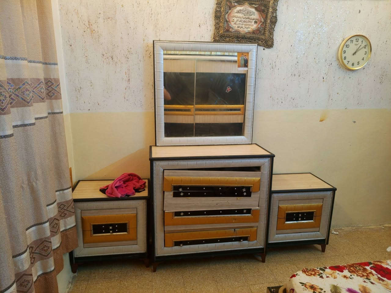 سلام عليكم غرفه ٦ قطع تركي السعر 550 بيه مجال لطيبين الرقم***********
