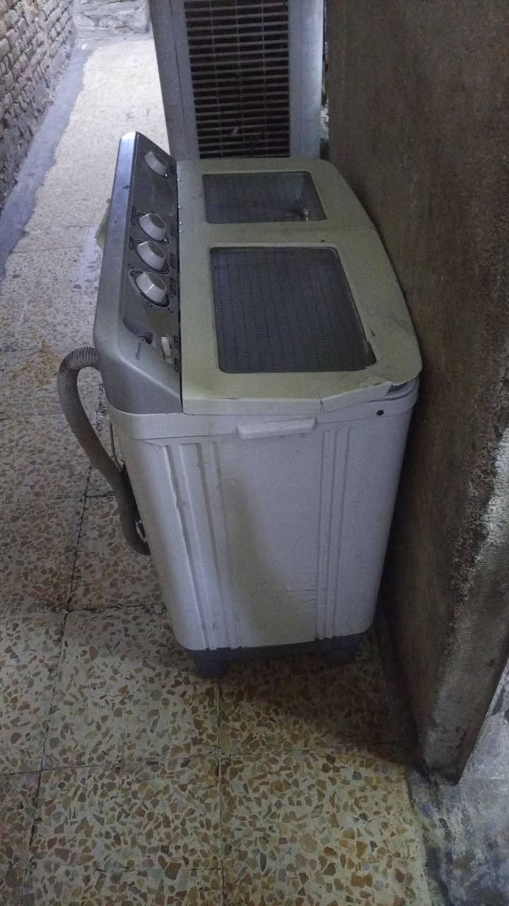 غساله نضيفه
بس جفافه عاطله بس حتمال بابها 
سعرها اربعين. ***********
