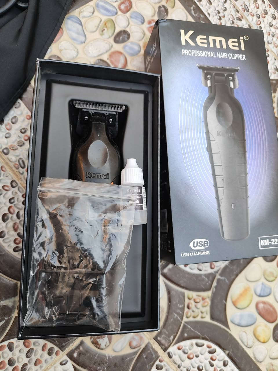 السلام عليكم شلعه نظيفه للبيع مكاين تدريج عدد ٢ وقطعه عاطله 
مكينه صفر كيمي  جلايه روسيه جلايه شحن نص دبه قلونيه شمع كامل مامفتوح صبغ مامفتوح عربانه مقص جل حلاقة دبه كامله 
١٢٥ سعرهن
***********
