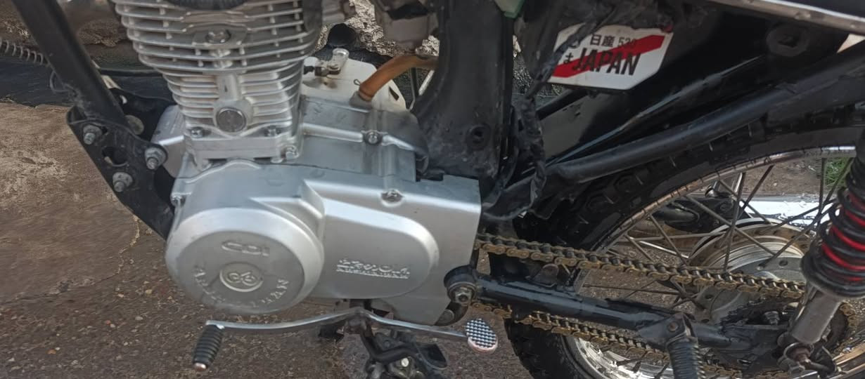 السلام عليكم دراجه 4 گير مكينه نضيفه و كابرتيه وابلك جديده تاير وره جديد بل المختصر دراجه امرتبه ونضيفه  السعر 320 وبيه مجال تواصل على الرقم ***********

