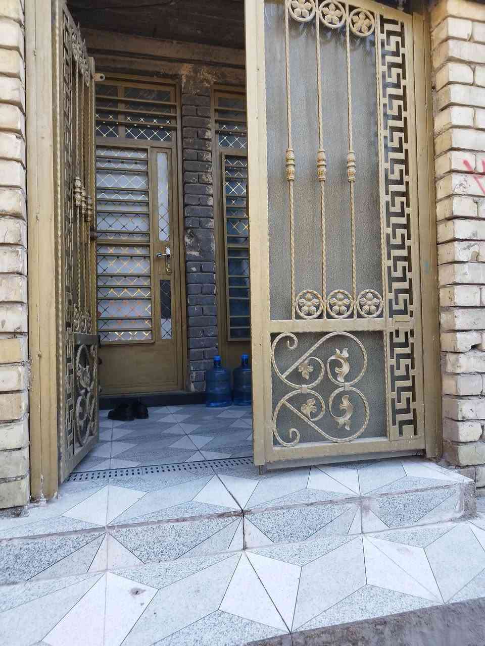 دار للبيع مساحه ٦٠ م زراعي سند 25 مدخلين للبيت الطابق الاول يحتوي على صالة ومطبخ وحولي درج وحمام ومنور .وطابق ثاني يحتوي على غرف عدد ٢ الغرفة الامامية سويت.السطح كامل اشتاكير
موقع زراعي بين صحة وشارع 60 يبعد عن مدرسة الطيبات 50م 
للاستفسار رقم الهاتف ***********
دار للبيع مساحه ٦٠ م زراعي سند 25 مدخلين للبيت الطابق الاول يحتوي على صالة ومطبخ وحولي درج وحمام ومنور .وطابق ثاني يحتوي على غرف عدد ٢ الغرفة الامامية سويت.السطح كامل اشتاكير
