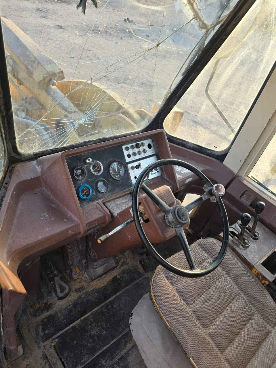سلام عليكم مكينه 85 للبيع كير مامفتوح اكسنات مامفتوحة مكينه شغاله ***********

