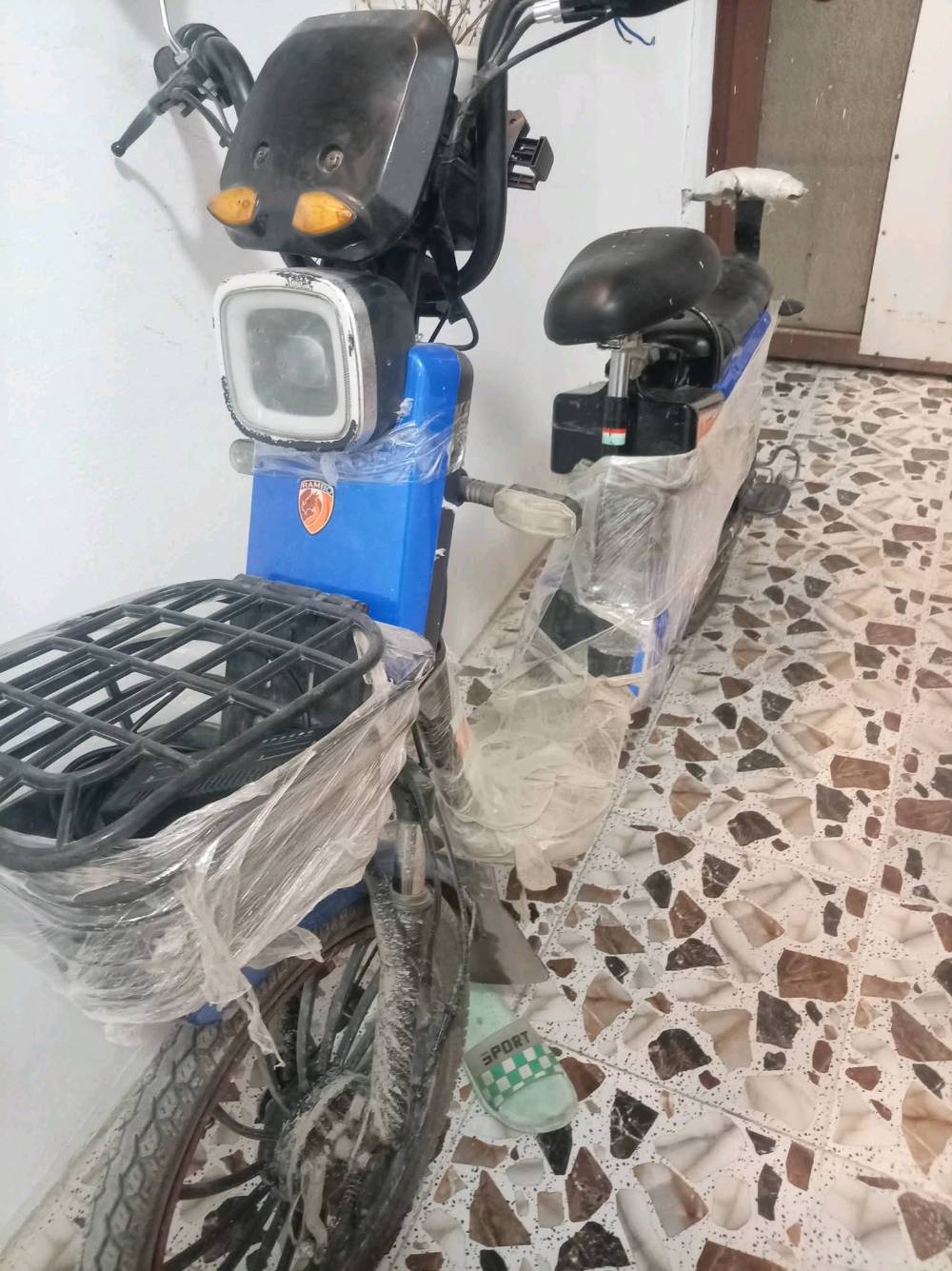 ماطور شحن بطاريات نص عمر سرعة 25 بيه 3 نمرات هورن واشارات ما يشتغلون سعر 160الف بيه مجال العنوان الموصل