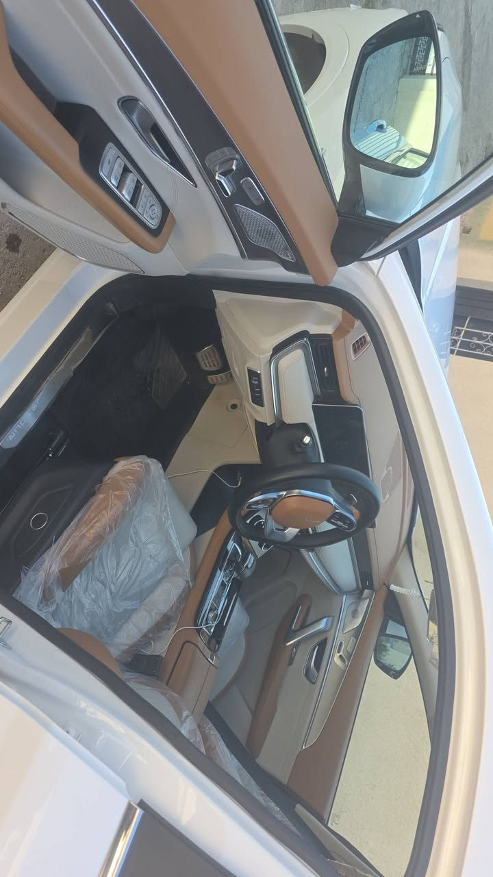 جيتور  x70 plus
السلام عليكم 

جيتور  x70 plus   2025فول مواصفات فئه  رقم اربيل دولي 

محرك 1600 تيربو المرغوب 

ماشيه10 الف وبعدها بالضمان  الصيانه مال وكالة

بانوراما

كشنات جلد + تدفئه تبريد + خزن + كهرباء

صندوق كهربائي

حساسات امامي خلفي

رادار جانبي

كَير 7 نمر

اضويه زنون متحرك

داخل ليد بالكامل

اضويه ترحيب

تحكمات ستيرن

ويل حجم 20

5 كامرات + كامره 360

7 راكب

3 وضعيات قيادة

اكروز سرعه

شفتات

بصمات 2

Auto hold

هاند بريك كهربائي

داخل مشمشي

مواصفات السلامة:

*كاميرات محيطية 540 درجة

* ﻿رادار تفاعلي

* ﻿نظام التحذير من التصادم الأمامي و الخلفي

* ﻿نظام تحذير مغادرة المسار

* ﻿نظام مراقبة النقطة العمياء

* ﻿نظام الكبح التلقائي في حالة الطوارئ

* ﻿حساسات اصطفاف أمامية وخلفية

* ﻿وسائد هوائية امامية وجانبية عدد 6

* ﻿نظام الفرامل اليديوية الأوتوماتيكي Autohold

* ﻿نظام المكابح المانعة للانغلاق

* ﻿نظام التحكم بالثبات

* ﻿نظام التحكم نزول على المنحدرات

* ﻿نظام مساعد صعود المرتفعات

المواصفات الداخلية والخارجية:

* ﻿شاشة عدادات رقمية قياس 10.25 انش

* ﻿شاشة عرض ترفيهية قياس 12.35 إنش

* ﻿نظام صوتي من ٨ سماعات عالية الجودة

* ﻿فتحة سقف - بانوراما

* ﻿مقصورة الركاب من الجلد الفاخر بلونين

* ﻿مقعد السائق والراكب تدفئة وتبريد

* ﻿مقعد السائق والراكب كهربائي

* ﻿مقعد السائق مزود بذاكرة لحفظ 3 وضعيات الجلوس

* ﻿عدد صفوف المقاعد 7) 3 ركاب)

* ﻿اضاءة محيطية داخل السيارة (7 ألوان)

* ﻿عتبات الأبواب الأمامية مضيئة� - 

* ﻿الأضواء الأمامية والخلفية أوتوماتيكية ليد (LED)

* ﻿نظام التحكم الذكي بالإنارة العالية

* ﻿مرايا خارجية قابلة للطي كهربائيه

* ﻿مساحات امامية مع حساسات للمطر

* ﻿ويل الالمنيوم قياس 20 آنش

* ﻿باب الصندوق الخلفي كهربائي

* ﻿شاحن هاتف لاسلكي

* ﻿نظام تنقية الهواء PM2.5 مع فلتر N95

* ﻿مكيف مع شاشة تحكم منفصلة للصف الثاني

* ﻿مسند الذراع الوسطي مع ثلاجة

* ﻿نظام الدخول الذكي (بصمة)

* ﻿قفل وفتح النوافذ والسقف باستخدام البصمة

* ﻿وضعيات قيادة متعددة

السعر 187 $

مكان السياره حمدانيه

رقم التلفلون ***********
