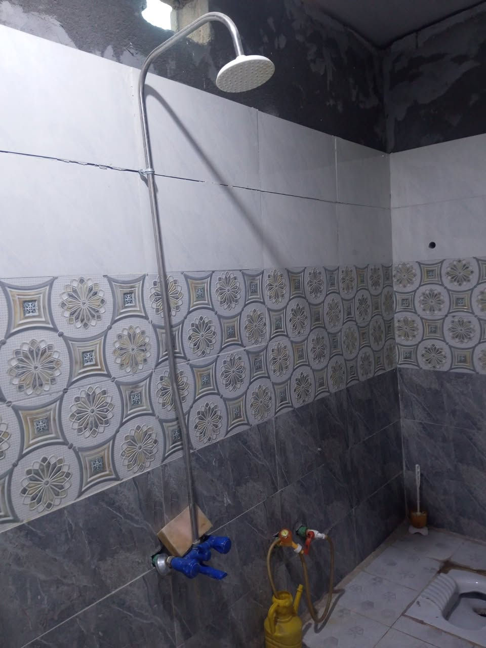🏡 للبيع بيت زراعي في الزبير – المربد
غرفتين كبار
صالة كبيرة
مطبخ كبير
حديقة زغيره
سيراميك كامل
سقف سندويتش بانل
المساحة 170 متر مربع
واصل ماء حلو وماء مالح
25 مليون دينار عراقي، مع وجود مجال بسيط للتفاوض.
الزبير – المربد – بعد بيت شداد الفارس.
للتواصل: ***********
للجادين فقط، ولمن يرغب بالمعاينة يرجى الاتصال على الرقم أعلاه.
