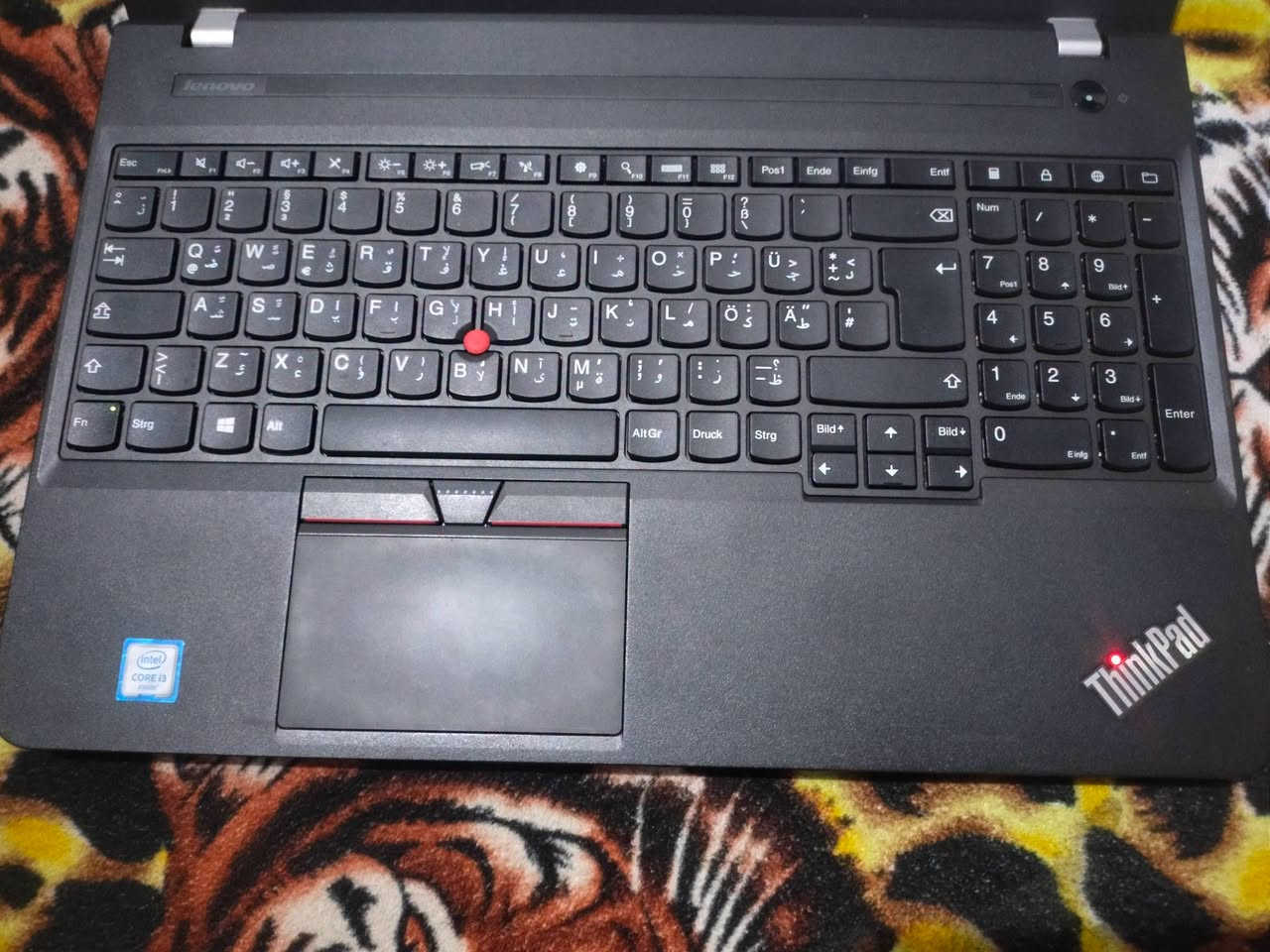 لابتوب بمواصفات ممتازة للعمل والدراسة والمهام اليومية
المواصفات:
 المعالج: Intel Core i3 - الجيل السادس  
 الرام: 8GB  
 الهارد: 256GB SSD  
تحديث النظام : Windows 10
 الحالة: الجهاز مفحوص بالكامل وشغال 100%.  
السعر 200 وعندي توصيل
