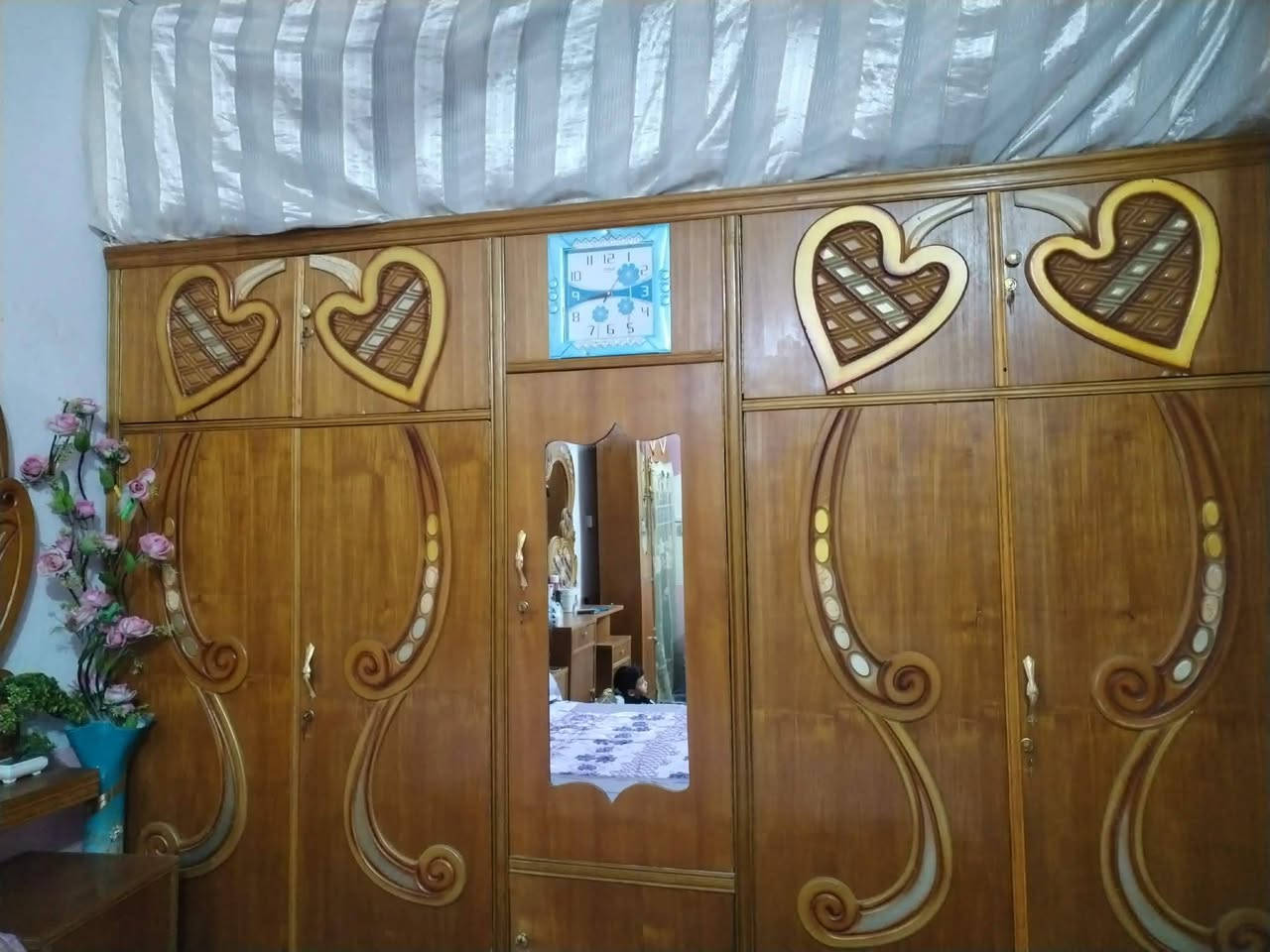 السلام عليكم غرفه اخشاب للبيع زلغ مابيهاا جديده مع دوشك جربايه لا تصال ***********
