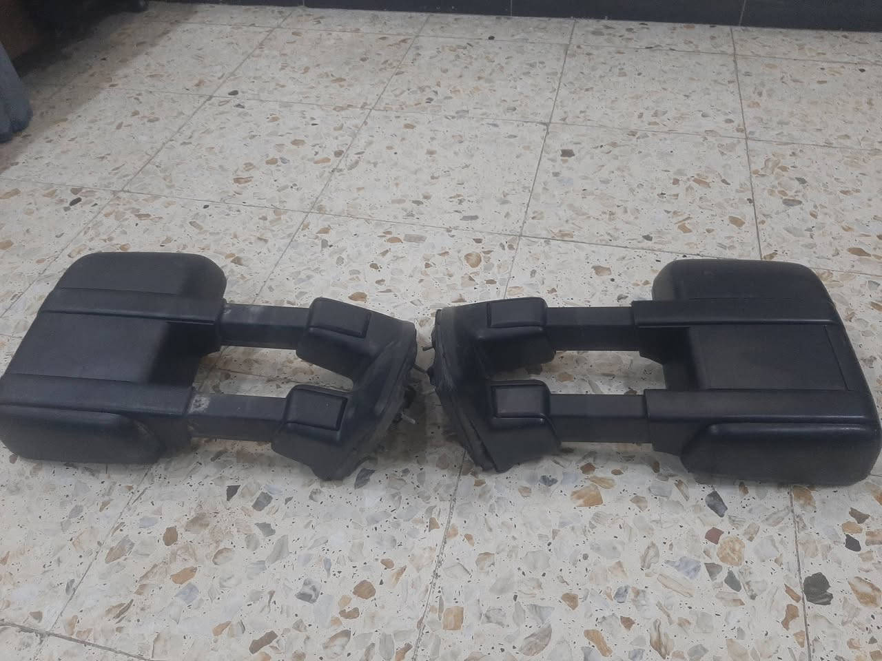 السلام عليكم من رخصة الادمن
يوجود مري جانبية فورد f350 للبيع 

للاستفسار الاتصال على الرقم ***********
