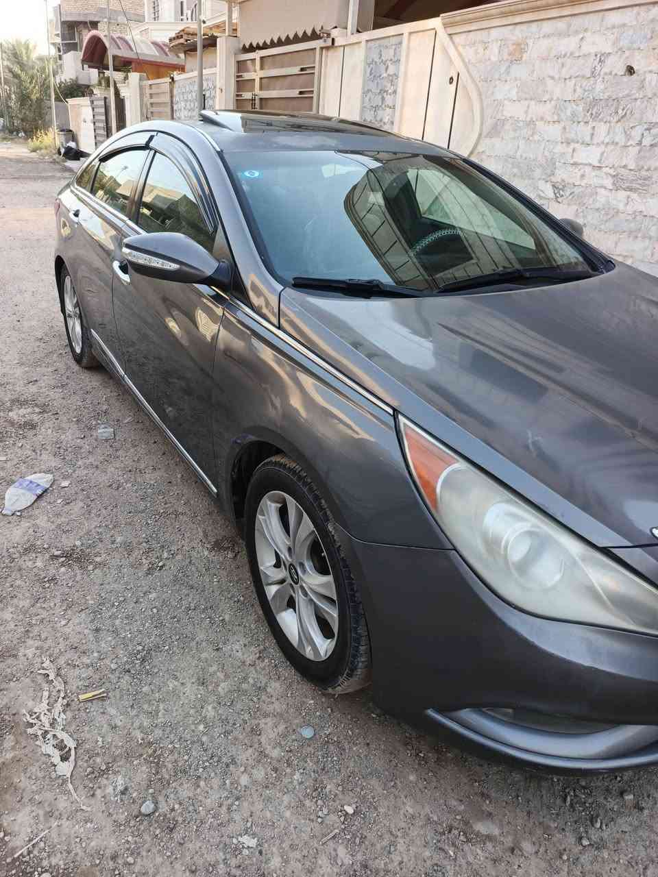 السلام عليكم سوناتا موديل 2013  رقم بغداد تحويل مباشر سنوية بسمي محرك 2400 جي تي اي محرك وكير كفاله فتحة سقف سلايد روف بصمه تشغيل ابواب بصمه اشاير بلمري تدفئة تبريد ثلج داخل جلد تفاصيل بلسونر سيارة جاهزه السعر 98  العنوان بغداد هاتف *********** هاتف ***********
