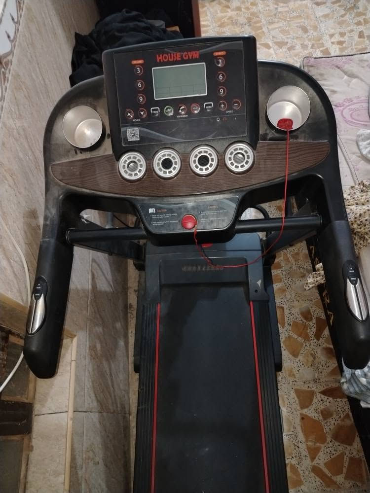 🏃‍♂️ للبيع جهاز مشي House Gym T700-2
جهاز مشي كهربائي House Gym T700-2، جهاز قوي ومناسب للبيت والرياضة.
🔹 الموديل: T700-2
🔹 ماركة: House Gym
🔹 يتحمل وزن لحدود 140 كغم
🔹 وياه جهاز هزاز + دمبل + ملحقات تمارين مثل ما مبين بالصور
🔹 الجهاز يعمل بصورة جيدة
🔹 حالته جيدة ونظيف
🔹 مناسب للمشي والركض والتمارين المنزلية
💰 السعر: 450 ألف دينار قابل للتفاوض 
الجهاز جديد ونضيف و استعماله قليل 
*********** النجف, العراق
