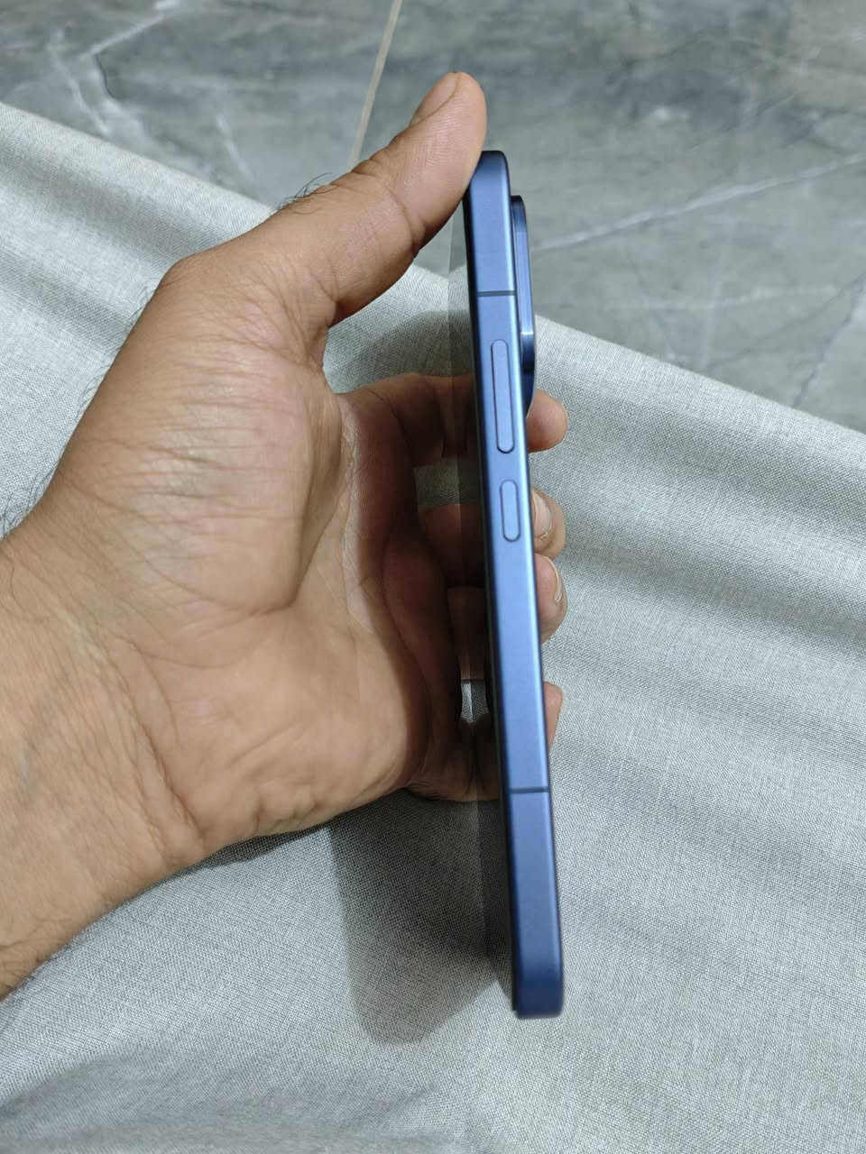 السلام عليكم
Xiaomi 17T pro  
ذاكرة 512 كيكا بايت 
رام 16 كيكا مع إضافة 12 كيكا زيادة
معالج Dimensity 9500 بتقنية 3 نانو ميتر 
/شاشة اموليد بتردد 144 هيرتز /
حجم الشاشة 6.83 بدقة 1.5k
الكاميرات // ثلاثية 50MP Leica
+ رئيسية 50MP+OIS بيرسكوب
+ واسعة 12MP +5x
 الكاميرا الامامية //32MP
///البطارية 🔋 7000mAh
بقدرة 100W 
وشحن لاسلكي 50W
علمآ صحة البطارية 100
عدد دورات الشحن 38 دورة فقط
ملاحظة /// الجهاز مكفول حتة من شخط //
السعر 975 وبي مجال بسيط فقط
العنوان بابل / قضاء القاسم 
***********
