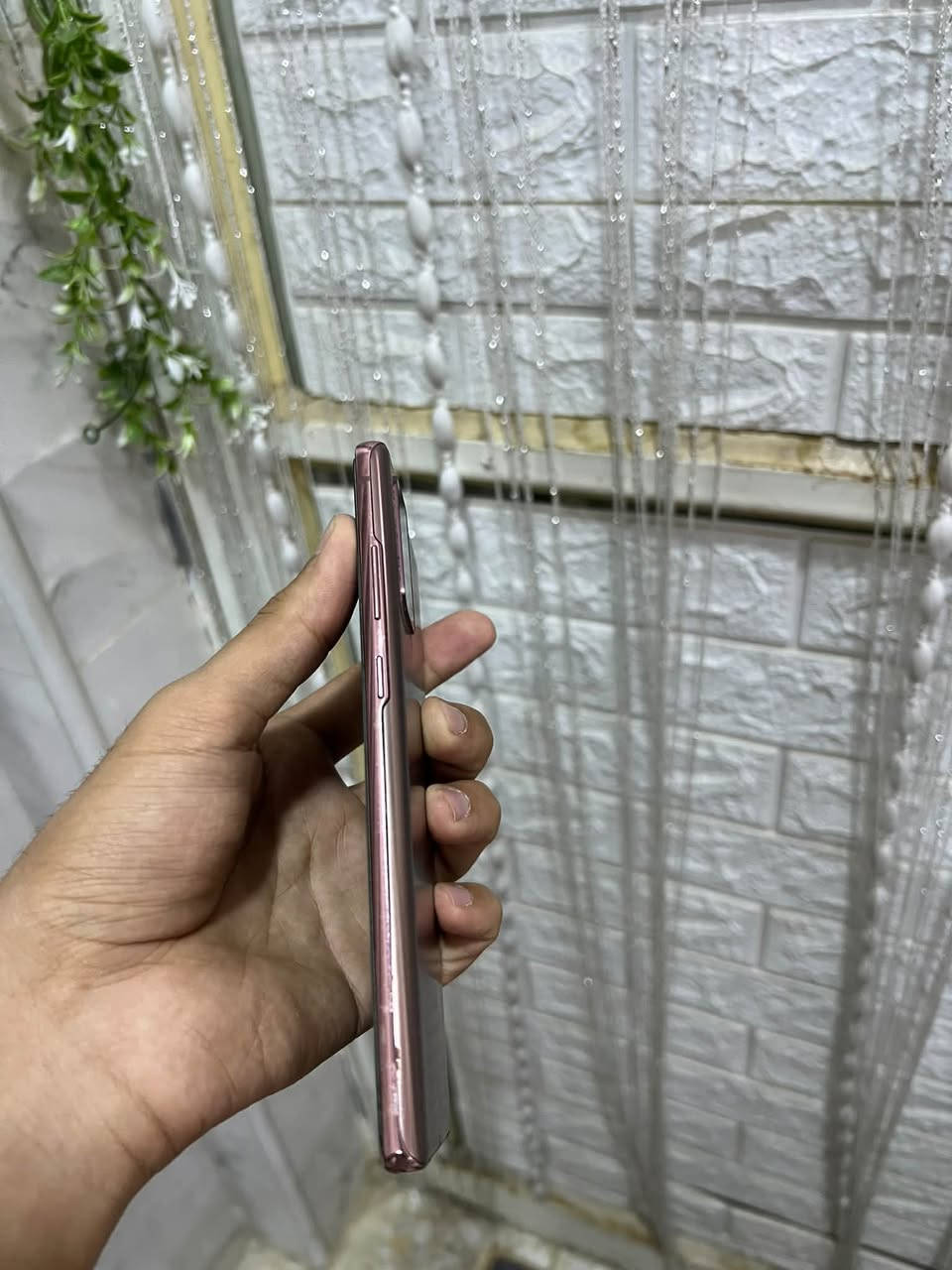 للبيع سامسونج نوت 20 5g ذاكره 128 عشوائيه 8 جهاز نضيف ومكفول ما مفتوح شرط الجهاز شريحه وحده وثانيه الكترونيه يصير بي هواي الجهاز كبه شغال بصمه قلم 🖊️ نضيف جداً وياه كيبل اصلي وكفر ولزكه فقط والسعر 260 وبي مجال للشراي راسلني ودلل رقم واتساب *********** مكان نجف
